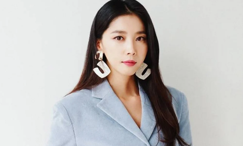 تتحدث الممثلة أوه يون آه بصراحة عن تربية ابنها المصاب بالتوحد، وتستذكر اللحظات المؤلمة والصعبة تتحدث الممثلة أوه يون آه بصراحة عن تربية ابنها المصاب بالتوحد، وتستذكر اللحظات المؤلمة والصعبة