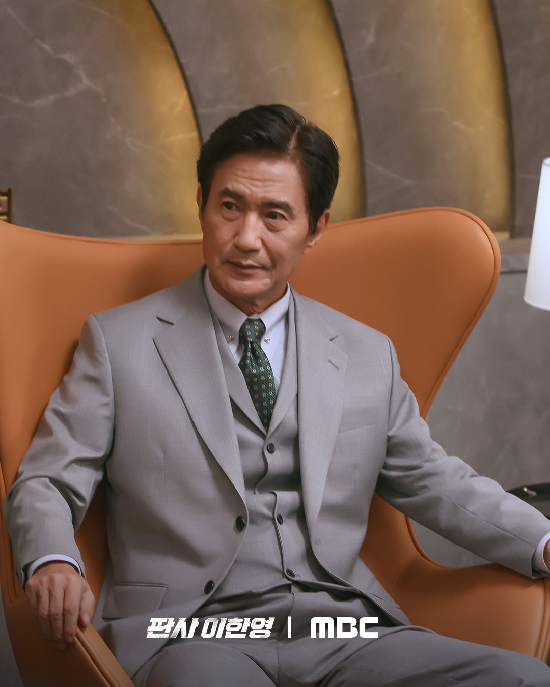 يدخل جي سونغ إلى أرض العدو لمواجهة أهل زوجته من حياته السابقة في مسلسل "عودة القاضي - The Judge Returns"