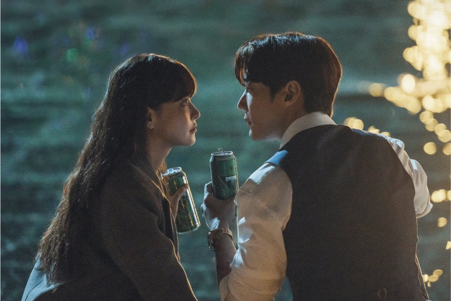 الانطباعات الأولى: "إيجابيًا لك - Positively Yours" هو ما يحدث عندما تتحول علاقة ليلة واحدة إلى حب