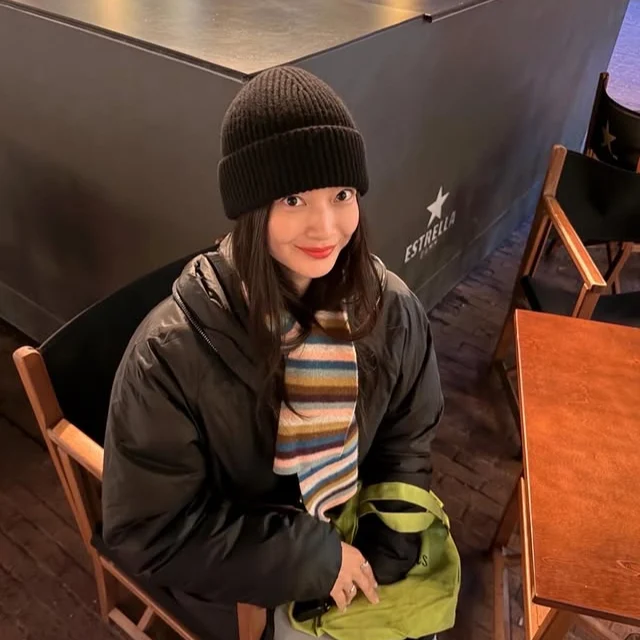 نشرت شين مين آه صوراً من شهر عسلها في أوروبا، في إشارة إلى أن كيم وو بين كان وراء الكاميرا نشرت شين مين آه صوراً من شهر عسلها في أوروبا، في إشارة إلى أن كيم وو بين كان وراء الكاميرا