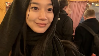 نشرت شين مين آه صوراً من شهر عسلها في أوروبا، في إشارة إلى أن كيم وو بين كان وراء الكاميرا