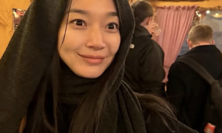 نشرت شين مين آه صوراً من شهر عسلها في أوروبا، في إشارة إلى أن كيم وو بين كان وراء الكاميرا نشرت شين مين آه صوراً من شهر عسلها في أوروبا، في إشارة إلى أن كيم وو بين كان وراء الكاميرا