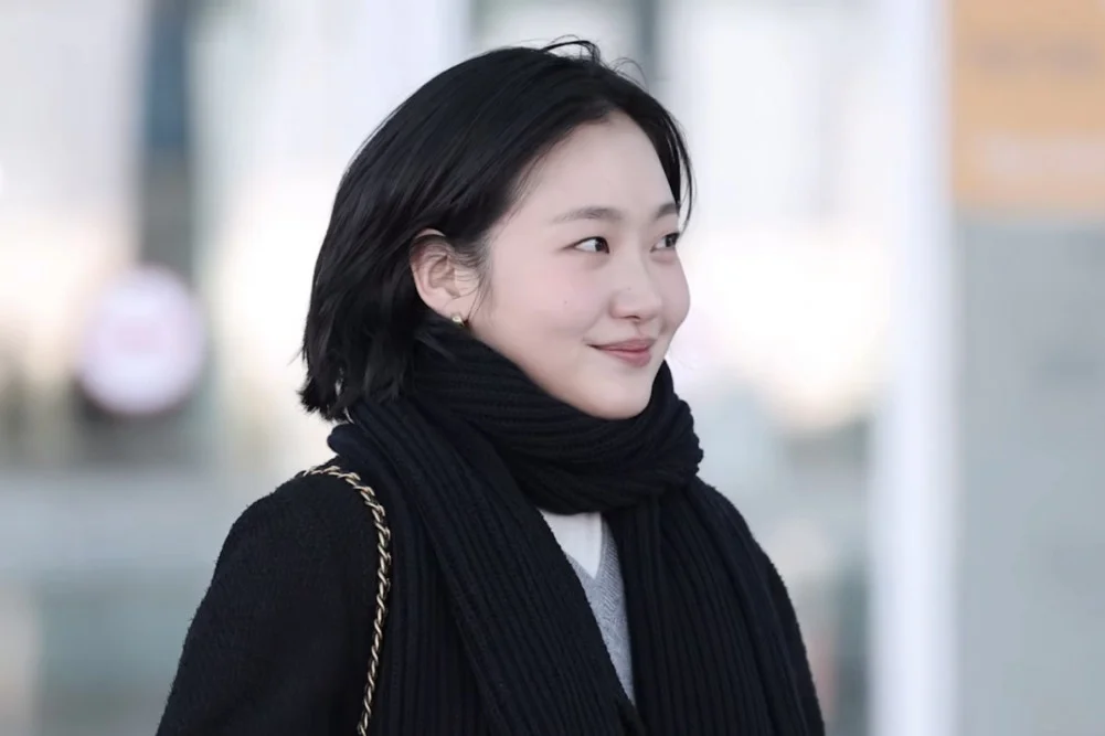 كيم غو اون تبهر الجميع بإطلالتها الرائعة والطبيعية قبل عرض شانيل في باريس + آراء مستخدمي الانترنت الكوريين