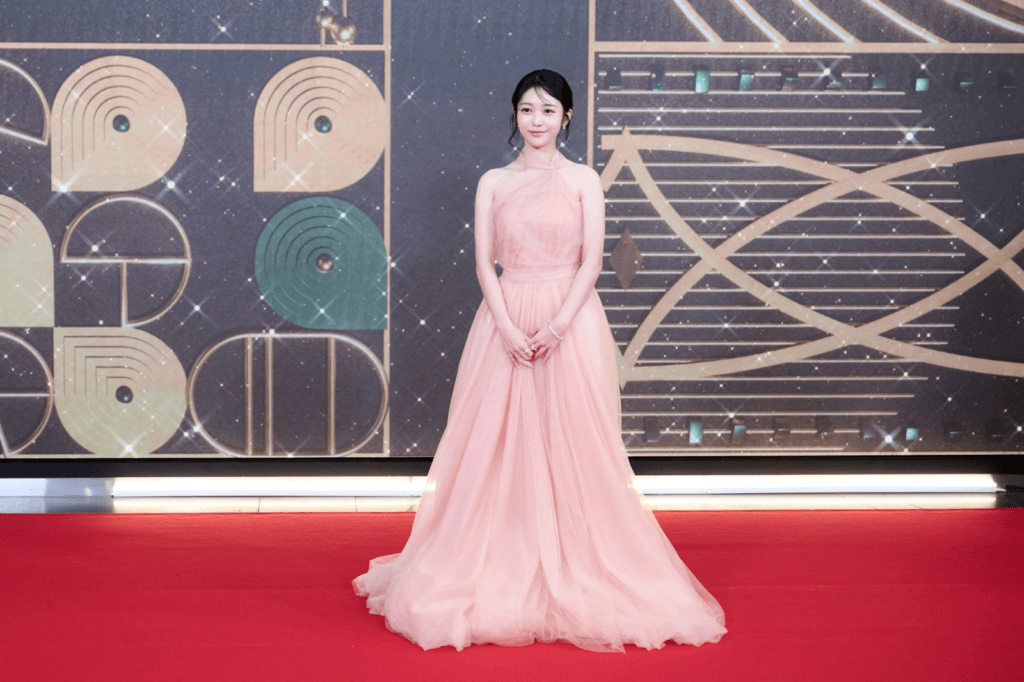 النجوم يتألقون على السجادة الحمراء في حفل توزيع جوائز MBC للدراما لعام 2025