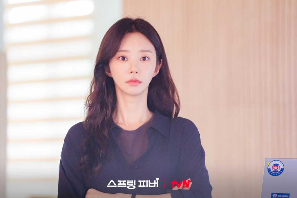 يشارك لي جو بين في بطولة مسلسل "حمى الربيع - Spring Fever" كل من جين كيونغ، وباي جونغ نام، وغيرهم من الممثلين الذين يؤدون أدوار مدرسين في المدرسة الثانوية