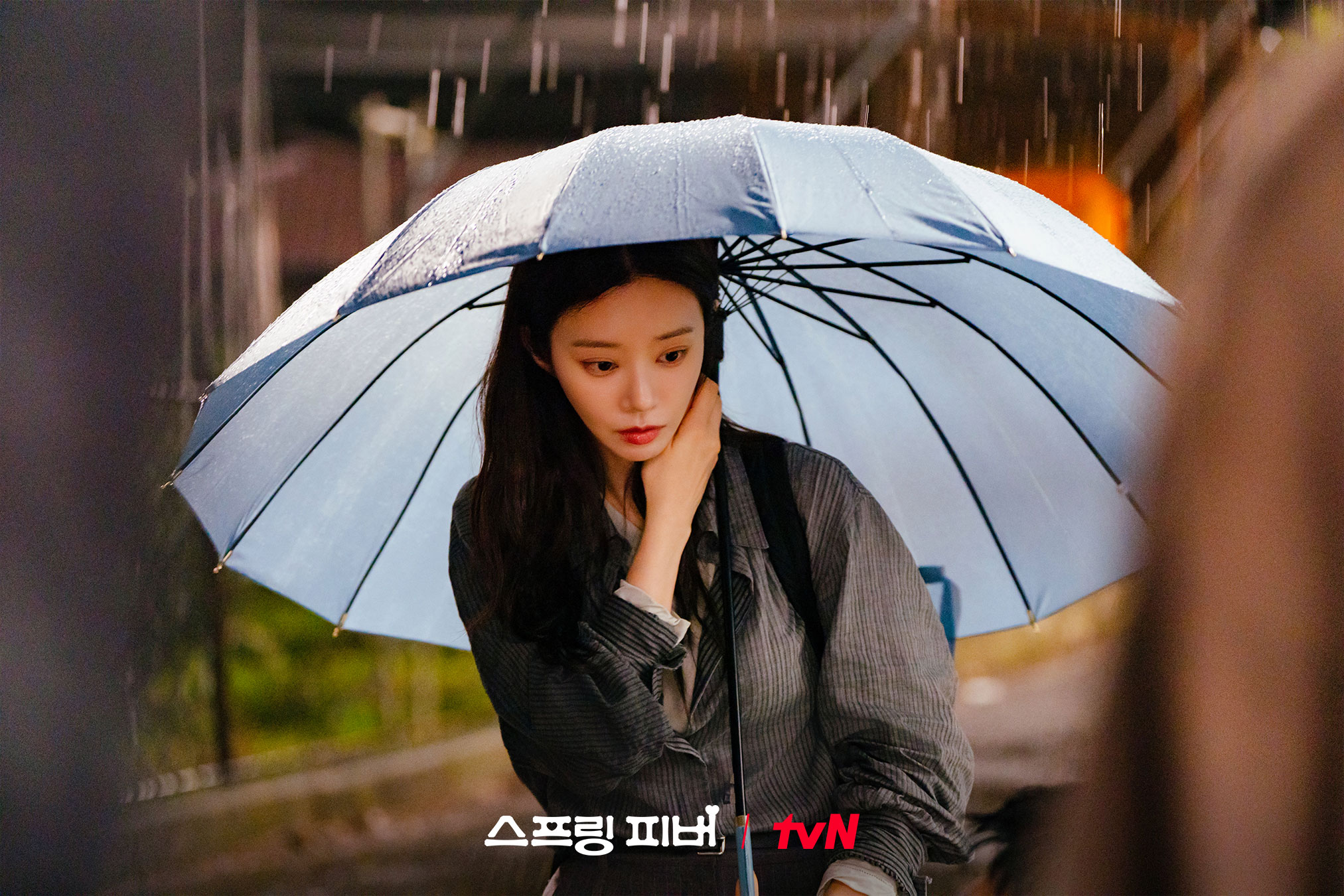 لي جو بين يكتشف جانباً جديداً لآهن بو هيون في ”حمى الربيع - Spring Fever”