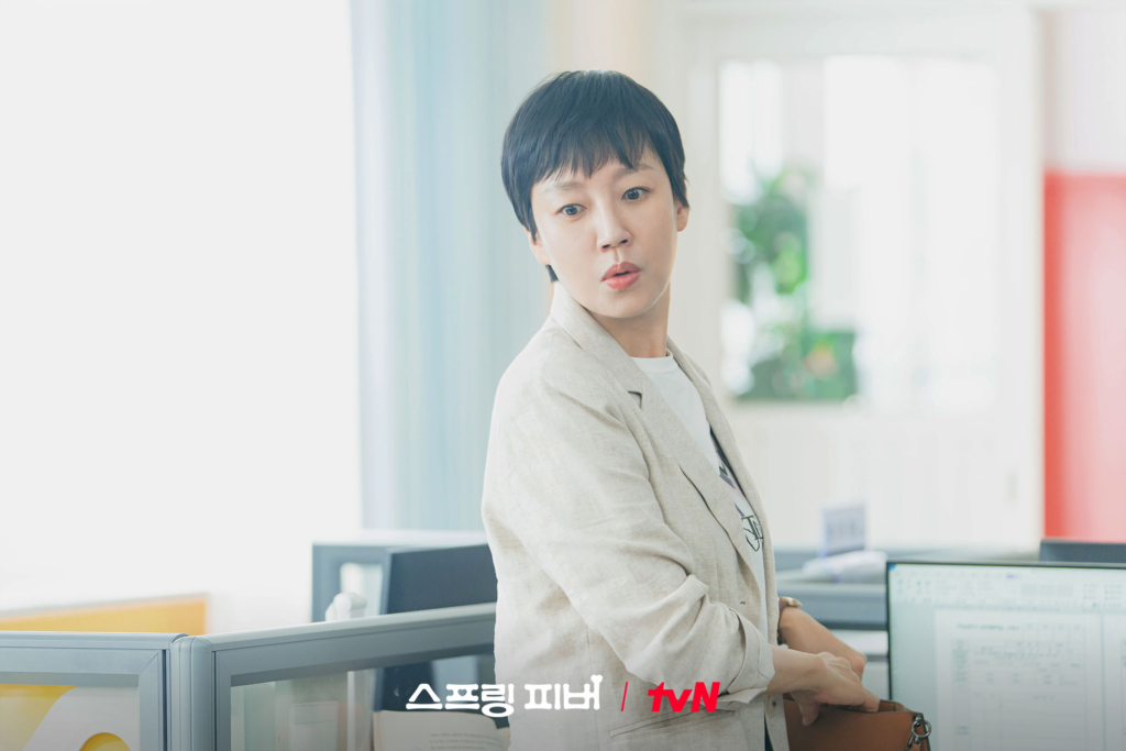 يشارك لي جو بين في بطولة مسلسل "حمى الربيع - Spring Fever" كل من جين كيونغ، وباي جونغ نام، وغيرهم من الممثلين الذين يؤدون أدوار مدرسين في المدرسة الثانوية