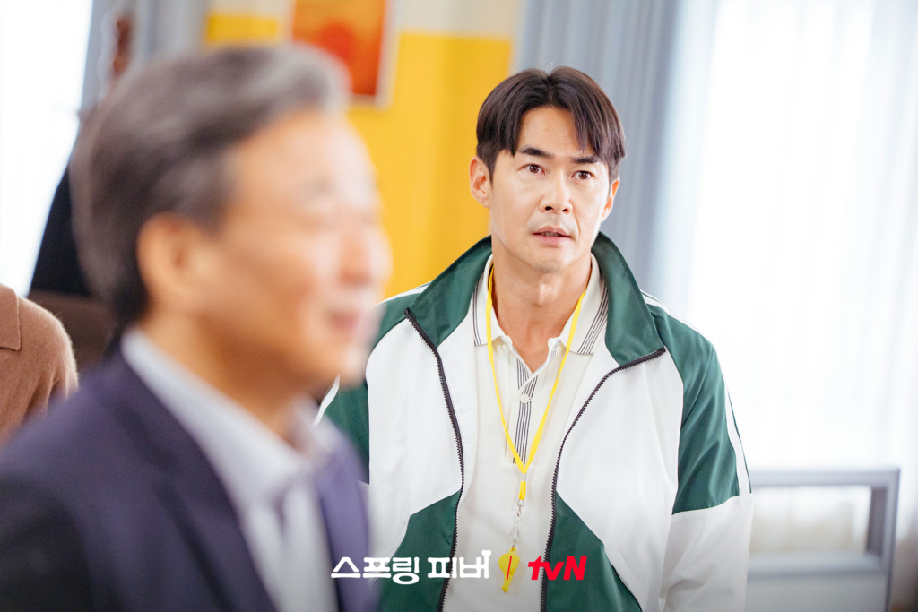 يشارك لي جو بين في بطولة مسلسل "حمى الربيع - Spring Fever" كل من جين كيونغ، وباي جونغ نام، وغيرهم من الممثلين الذين يؤدون أدوار مدرسين في المدرسة الثانوية