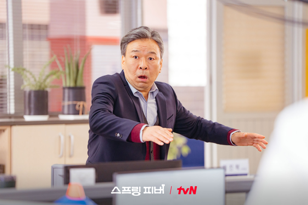 يشارك لي جو بين في بطولة مسلسل "حمى الربيع - Spring Fever" كل من جين كيونغ، وباي جونغ نام، وغيرهم من الممثلين الذين يؤدون أدوار مدرسين في المدرسة الثانوية