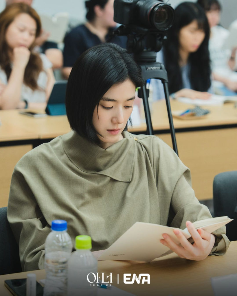 شاهدوا: لي نا يونغ، جونغ إيون تشاي، ولي تشونغ آه يتحدن كمحاميات يدافعن عن ضحايا العنف من النساء في قراءة نص مسلسل "شرف - Honour" شاهدوا: لي نا يونغ، جونغ إيون تشاي، ولي تشونغ آه يتحدن كمحاميات يدافعن عن ضحايا العنف من النساء في قراءة نص مسلسل "شرف - Honour"