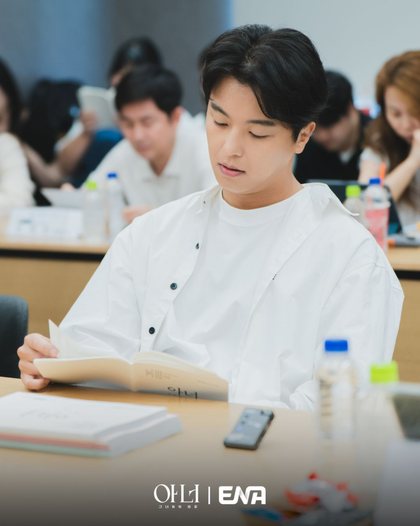 شاهدوا: لي نا يونغ، جونغ إيون تشاي، ولي تشونغ آه يتحدن كمحاميات يدافعن عن ضحايا العنف من النساء في قراءة نص مسلسل "شرف - Honour" شاهدوا: لي نا يونغ، جونغ إيون تشاي، ولي تشونغ آه يتحدن كمحاميات يدافعن عن ضحايا العنف من النساء في قراءة نص مسلسل "شرف - Honour"