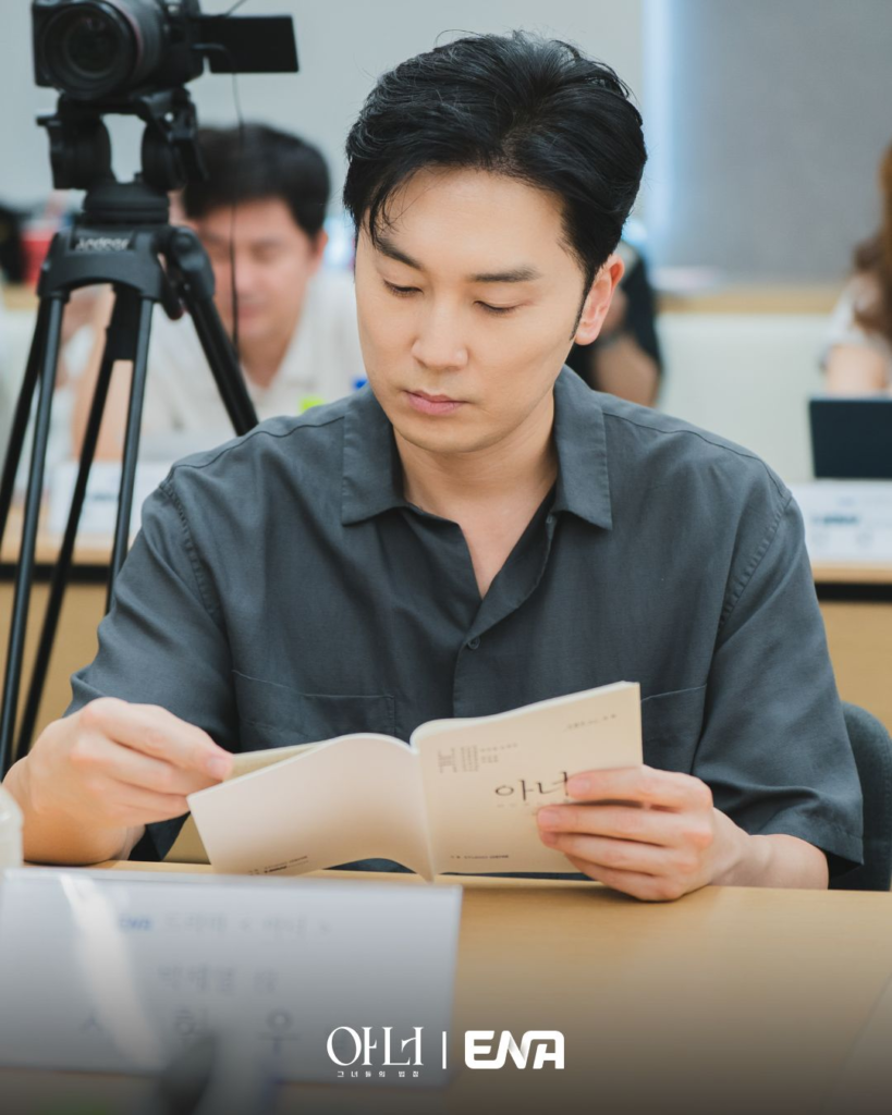 شاهدوا: لي نا يونغ، جونغ إيون تشاي، ولي تشونغ آه يتحدن كمحاميات يدافعن عن ضحايا العنف من النساء في قراءة نص مسلسل "شرف - Honour" شاهدوا: لي نا يونغ، جونغ إيون تشاي، ولي تشونغ آه يتحدن كمحاميات يدافعن عن ضحايا العنف من النساء في قراءة نص مسلسل "شرف - Honour"