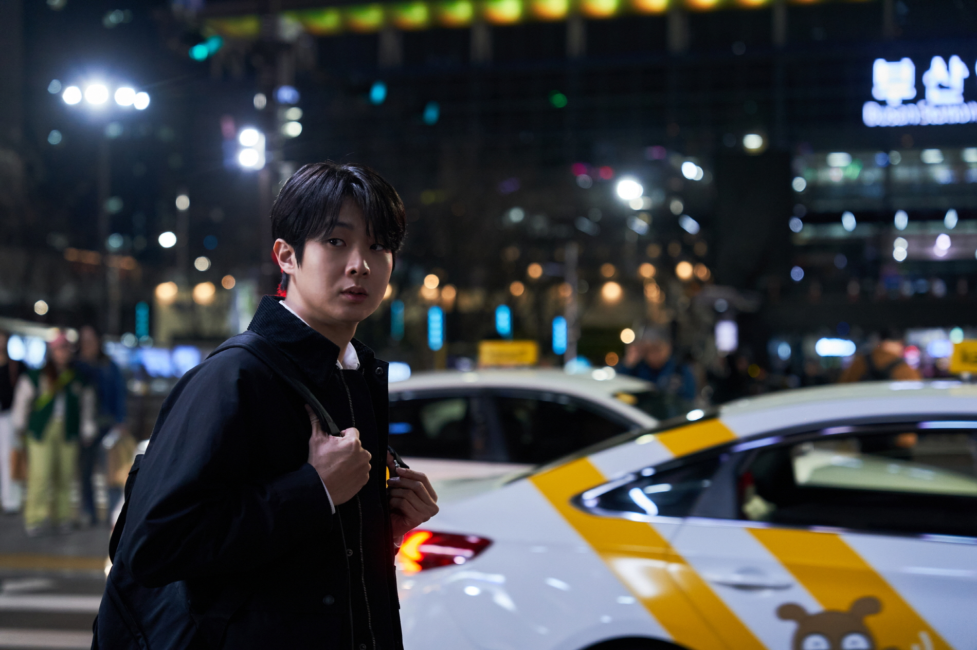 تشوي وو شيك يخوض صراعات العيش بعيدًا عن والدته في فيلم جديد تشوي وو شيك يخوض صراعات العيش بعيدًا عن والدته في فيلم جديد