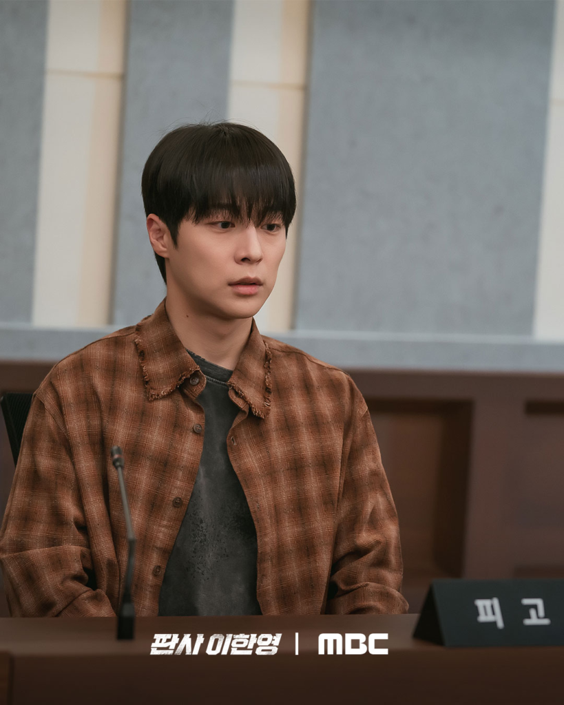 جي سونغ ينفجر غضباً في وجه باي إن هيوك في المحكمة في دراما "عودة القاضي - The Judge Returns" جي سونغ ينفجر غضباً في وجه باي إن هيوك في المحكمة في دراما "عودة القاضي - The Judge Returns"