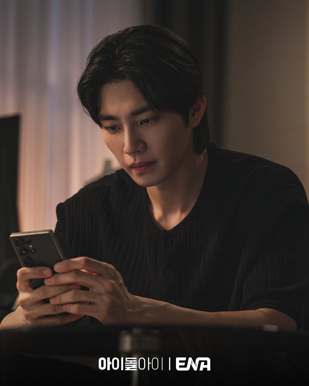 سويونغ تعانق كيم جاي يونغ بينما تتكشف الحقائق الخفية في دراما "محامية الآيدول - IDOL I"