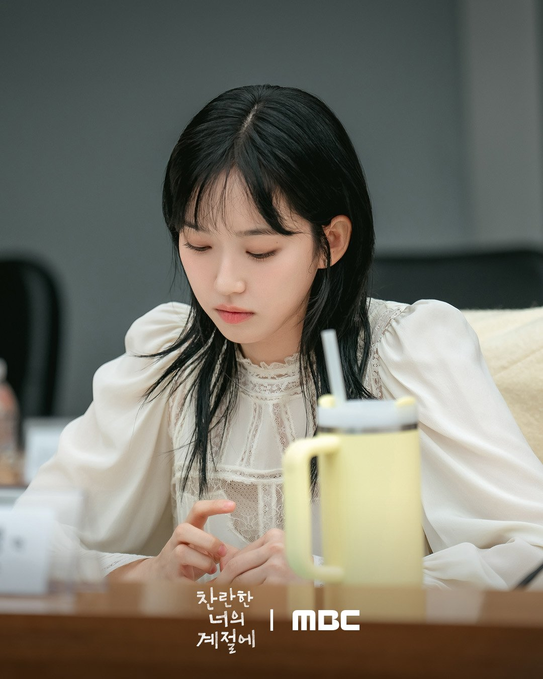 يؤكد المسلسل الرومانسي الجديد من بطولة لي سونغ كيونغ و تشاي جونغ هيوب موعد عرضه الأول مع لمحة من قراءة السيناريو الأولى