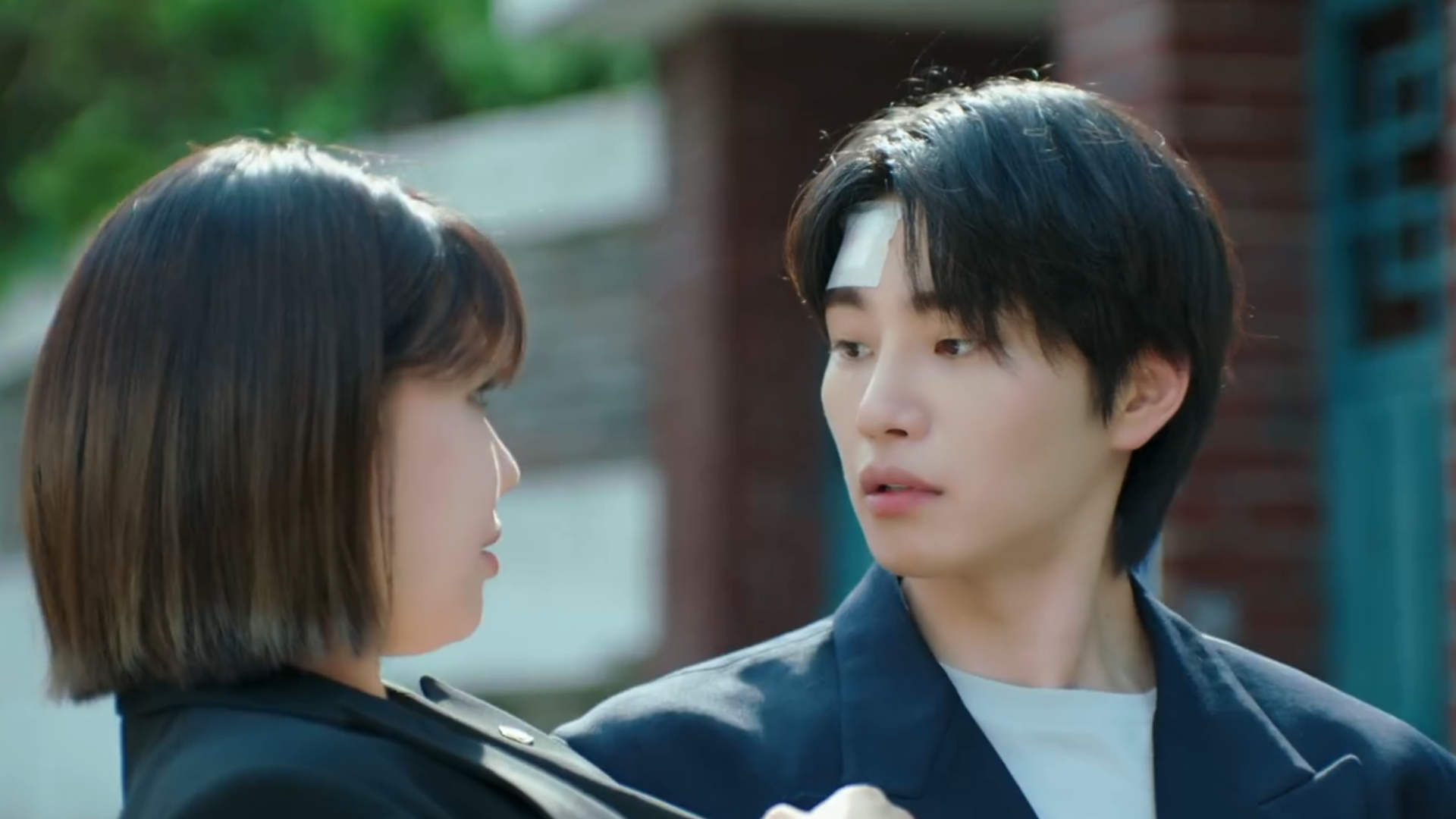 4 لحظات قربت بين سويونغ وكيم جاي يونغ في الحلقتين 5 و6 من مسلسل "محامية الآيدول - IDOL I" 4 لحظات قربت بين سويونغ وكيم جاي يونغ في الحلقتين 5 و6 من مسلسل "محامية الآيدول - IDOL I"