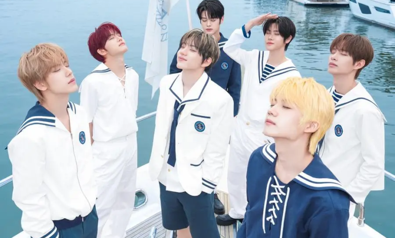 فرقة CLOSE YOUR EYES تكشف عن عصا الإضاءة الرسمية