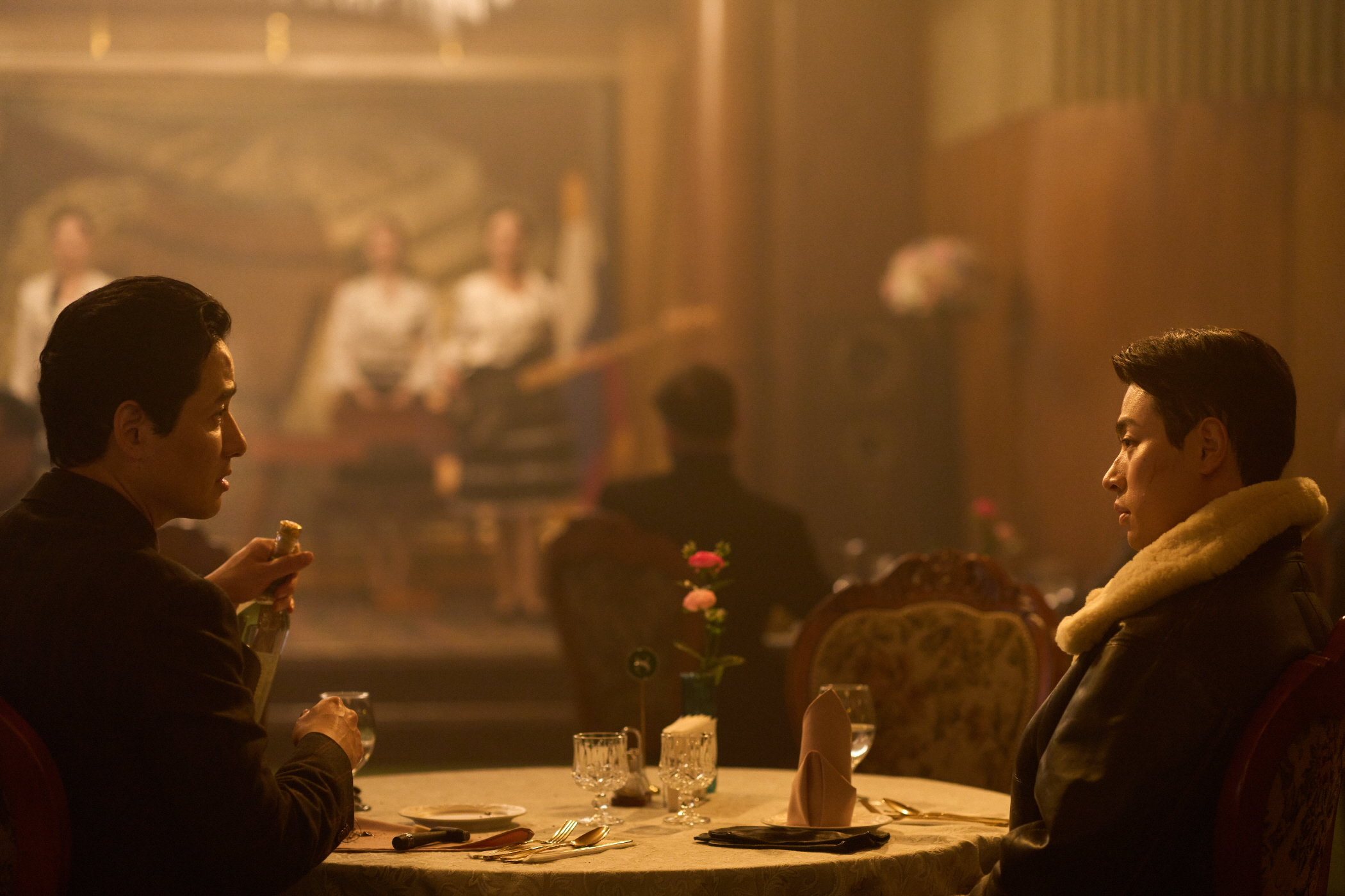 يصطدم كل من زو إن سونغ و بارك جونغ مين و شين ساي كيونغ وغيرهم بسبب مهام متضاربة في الفيلم الجديد "ذكاء بشري - HUMINT"