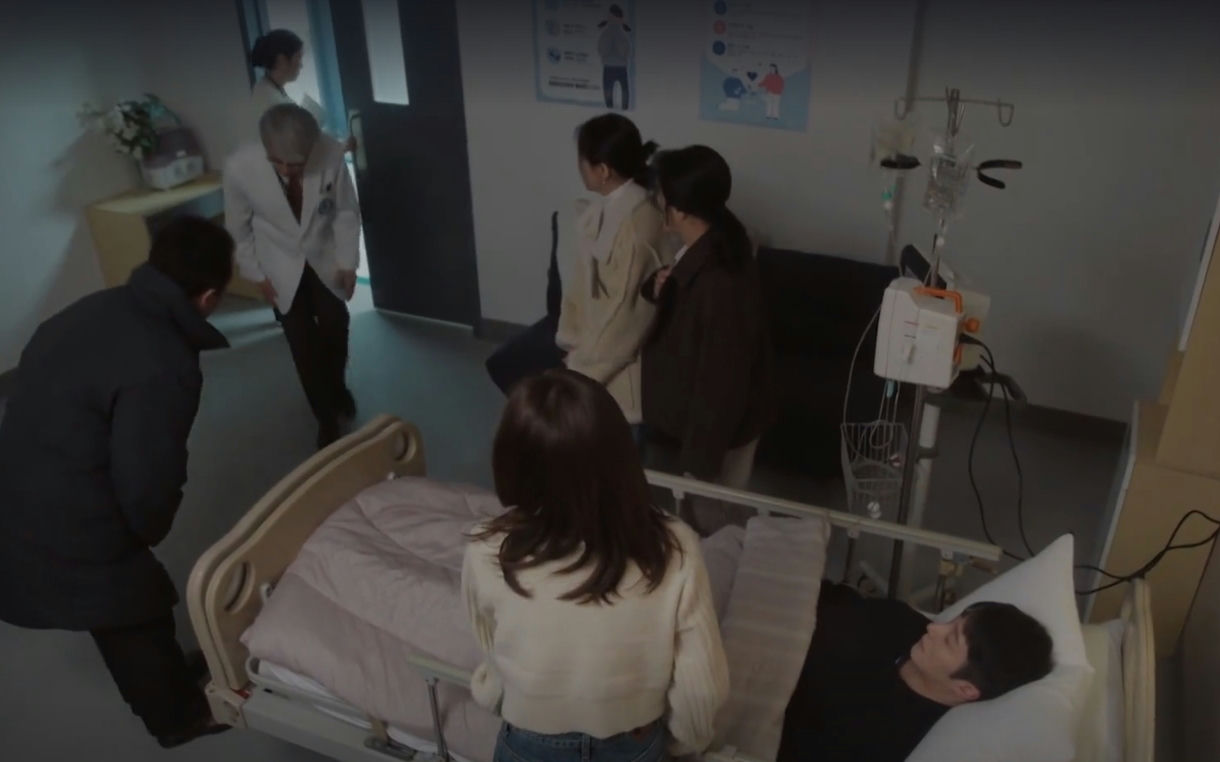 مسلسل "أيامنا الذهبية" يتعرض لانتقادات لاذعة بسبب نهايته العبثية، ويصفه المشاهدون بأنه "ثمانون دقيقة ضائعة"