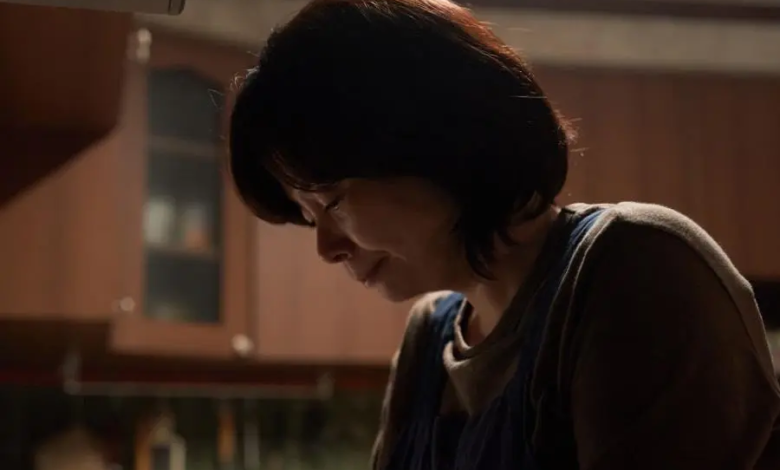 جانغ هاي جين تعبر عن حب الأم و وحدتها بينما يبتعد ابنها تشوي وو شيك ببطء في فيلم جديد جانغ هاي جين تعبر عن حب الأم و وحدتها بينما يبتعد ابنها تشوي وو شيك ببطء في فيلم جديد