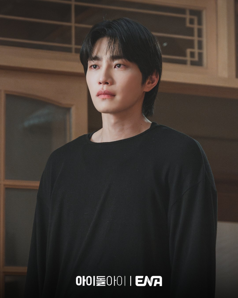 يقدم كيم جاي يونغ عرضاً خاصاً على البيانو لسويونغ في مسلسل "محامية الآيدول - IDOL I"