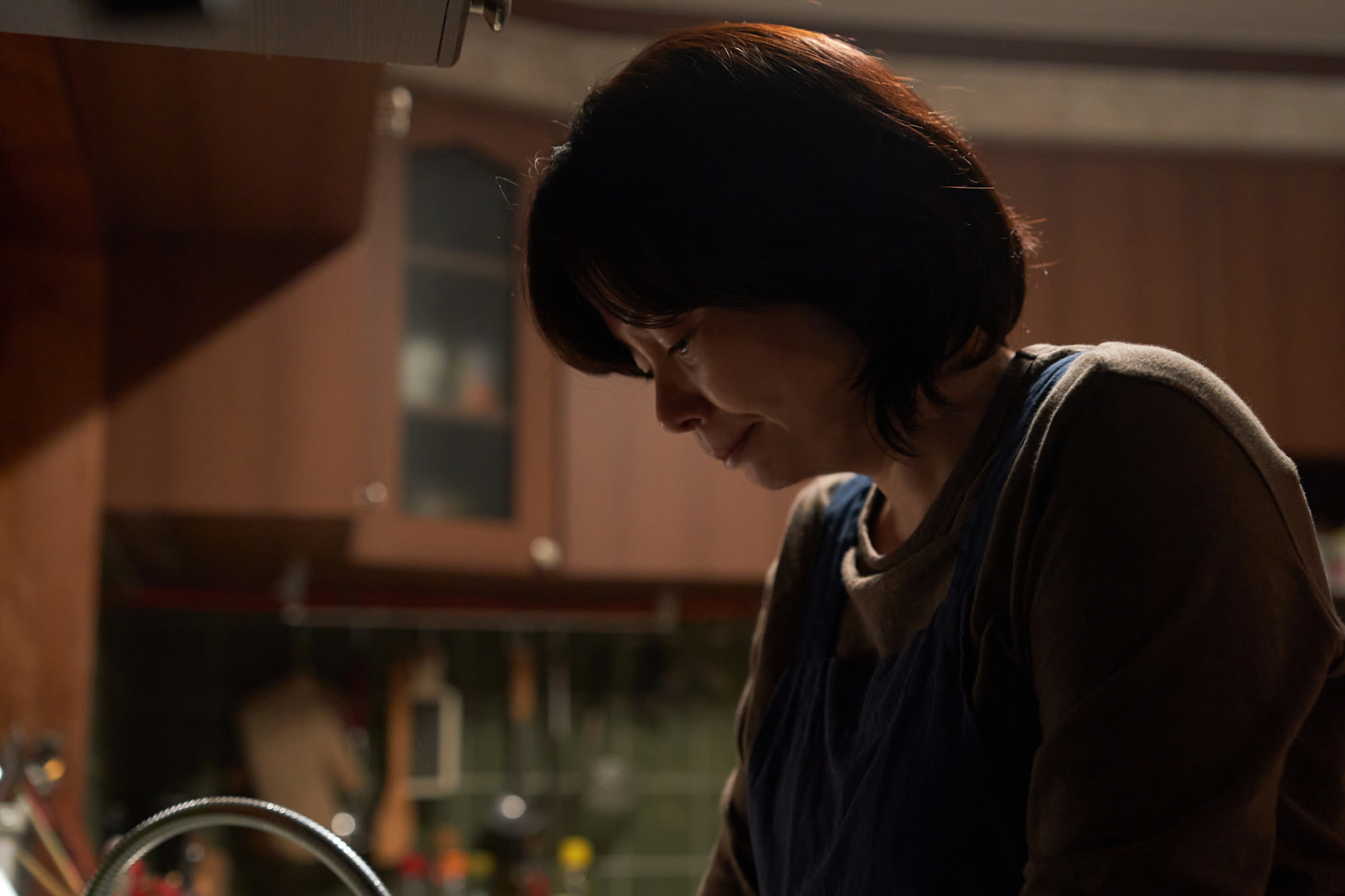 جانغ هاي جين تعبر عن حب الأم و وحدتها بينما يبتعد ابنها تشوي وو شيك ببطء في فيلم جديد جانغ هاي جين تعبر عن حب الأم و وحدتها بينما يبتعد ابنها تشوي وو شيك ببطء في فيلم جديد