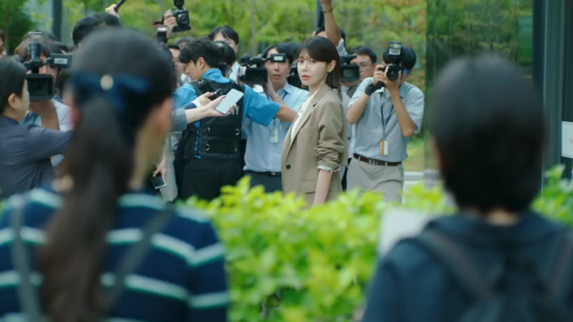 لحظتان شريرتان و لحظتان عاطفيتان من الحلقتين 9-10 من مسلسل "محامية الآيدول - IDOL I"