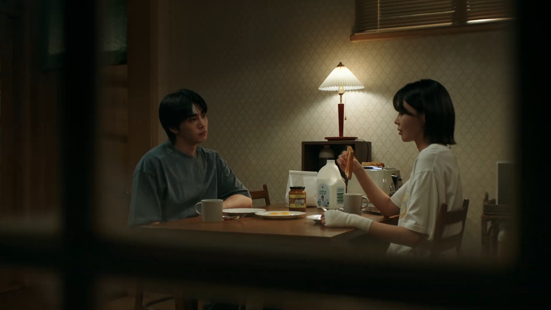 4 لحظات قربت بين سويونغ وكيم جاي يونغ في الحلقتين 5 و6 من مسلسل "محامية الآيدول - IDOL I" 4 لحظات قربت بين سويونغ وكيم جاي يونغ في الحلقتين 5 و6 من مسلسل "محامية الآيدول - IDOL I"