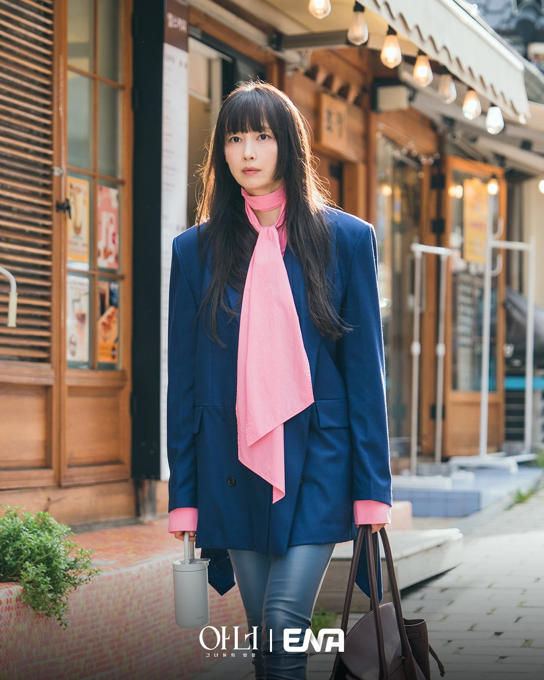 لي نا يونغ و جونغ إيون تشاي و لي تشونغ آه يستعرضن إطلالات مختلفة لملابس العمل في الدراما الجديدة "شرف - Honour"