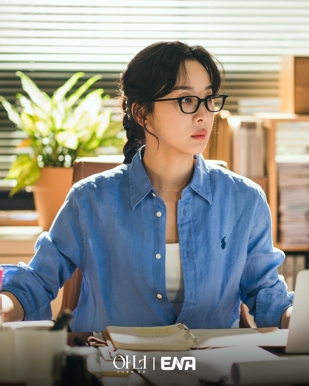 لي نا يونغ و جونغ إيون تشاي و لي تشونغ آه يستعرضن إطلالات مختلفة لملابس العمل في الدراما الجديدة "شرف - Honour"