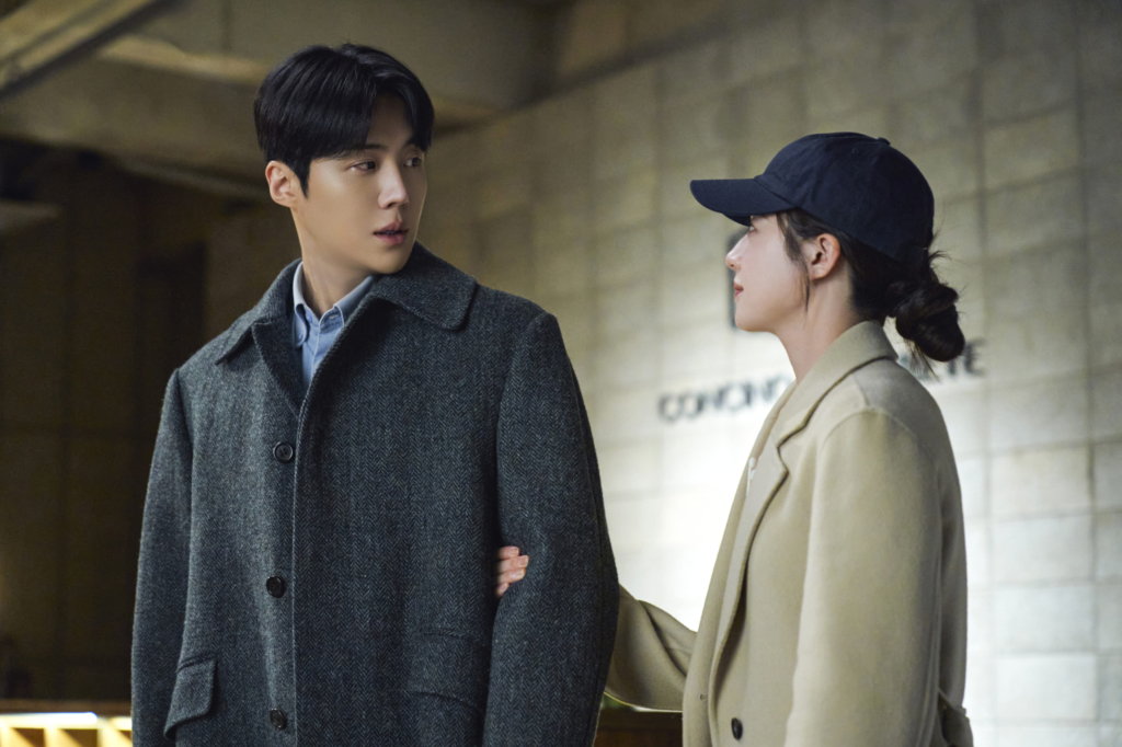 يتقارب كيم سيون هو وجو يون جونغ أثناء سفرهما معًا للعمل في مسلسل "هل يمكن ترجمة هذا الحب؟ - Can This Love Be Translated"