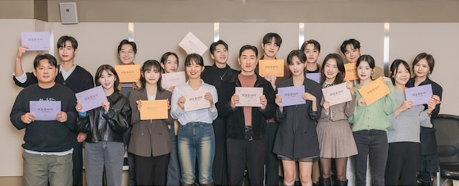 شاهد: يون وو و كيم هيون جين وآخرون يستعرضون انسجاماً رائعاً خلال قراءة نص الدراما الجديدة "رهاب الحب - Love Phobia" شاهد: يون وو و كيم هيون جين وآخرون يستعرضون انسجاماً رائعاً خلال قراءة نص الدراما الجديدة "رهاب الحب - Love Phobia"