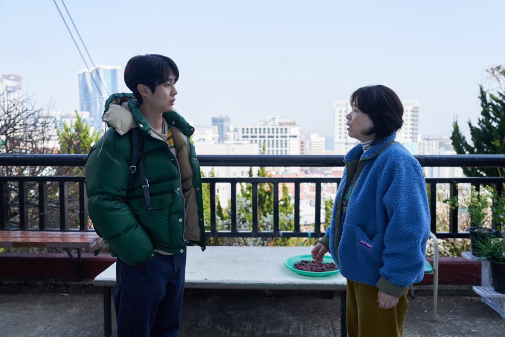 تشوي وو شيك، وجانغ هاي جين، وغونغ سيونغ يون يتناولون العلاقات المتغيرة في الفيلم الجديد "رقم واحد - Number One"