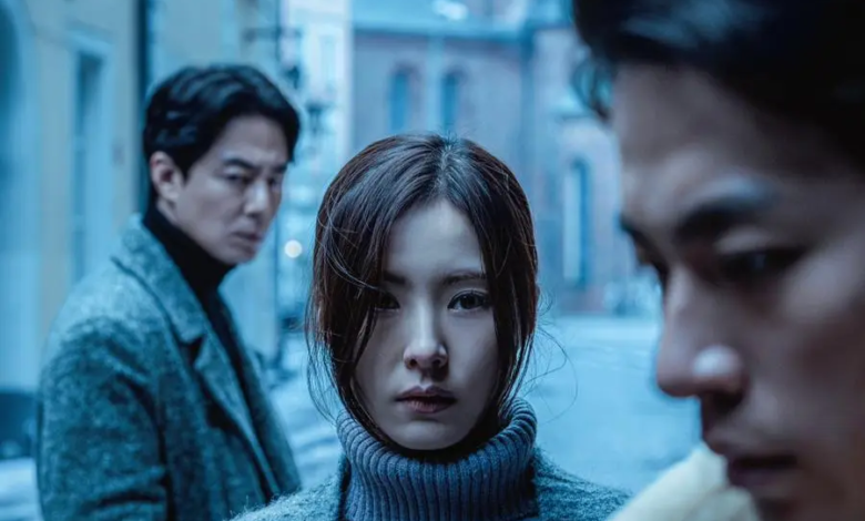 تتشابك شخصيات زو إن سونغ و بارك جونغ مين و شين ساي كيونغ بشكل معقد في ملصق فيلم "ذكاء بشري - HUMINT" بتقنية IMAX تتشابك شخصيات زو إن سونغ و بارك جونغ مين و شين ساي كيونغ بشكل معقد في ملصق فيلم "ذكاء بشري - HUMINT" بتقنية IMAX