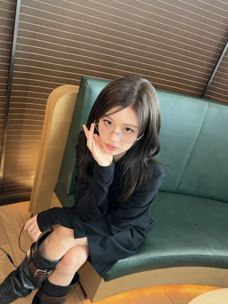 [الآراء] انتشرت صور سوليون، عضوة فرقة NMIXX، التي وُصفت بـ"أميرة حقيقية"، على نطاق واسع بسبب جمالها الأخاذ خلال مغادرتها الأخيرة من المطار