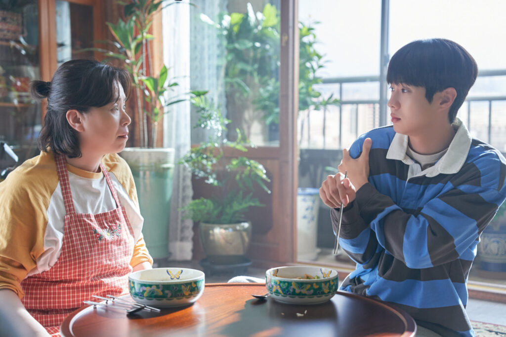 تشوي وو شيك، وجانغ هاي جين، وغونغ سيونغ يون يتناولون العلاقات المتغيرة في الفيلم الجديد "رقم واحد - Number One"