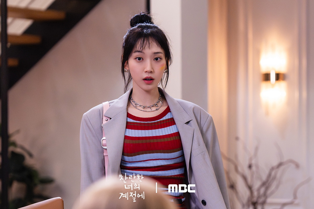 لي سونغ كيونغ و هان جي هيون و أوه يي جو و لي مي سوك يتناولن التحولات داخل العائلة في الدراما الجديدة "في موسمك المشرق - In Your Radiant Season"