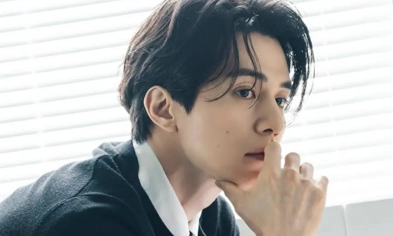 لي دونغ ووك في مفاوضات للعب دور البطولة في مسلسل رومانسي جديد من إخراج مخرج مسلسل "عالم المتزوجين - The World Of The Married"