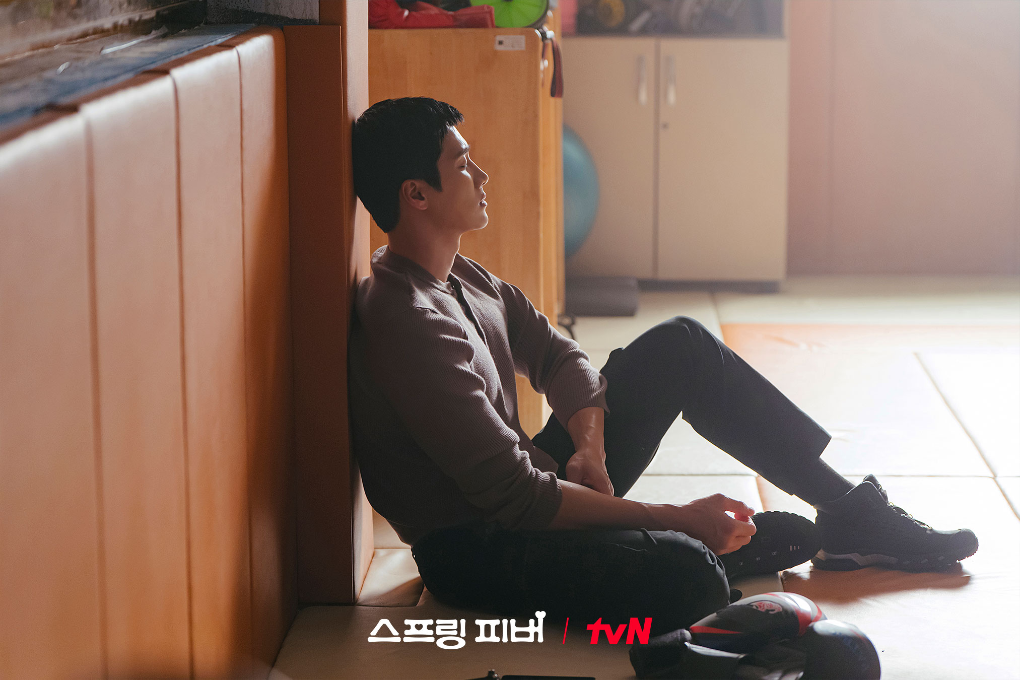 لي جو بين و آهن بو هيون يقضيان موعداً رومانسياً قبل أن تبدأ الأسرار بالظهور في مسلسل "حمى الربيع - Spring Fever"