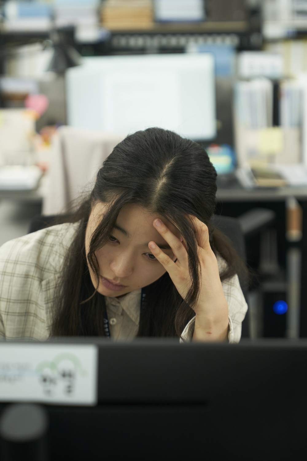 تشوي سونغ إيون مبتدئة شغوفة لكنها كثيرة الأخطاء تجد النمو من خلال رئيستها يوم هاي ران في فيلم جديد