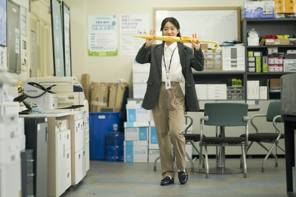 تشوي سونغ إيون مبتدئة شغوفة لكنها كثيرة الأخطاء تجد النمو من خلال رئيستها يوم هاي ران في فيلم جديد