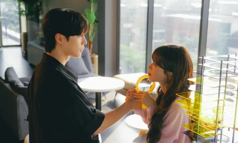 باي إن هيوك و روه جونغ إي يشاركان في أول لقاء متوتر كمشتري وبائع في مسلسل "عالمنا - Our Universe"