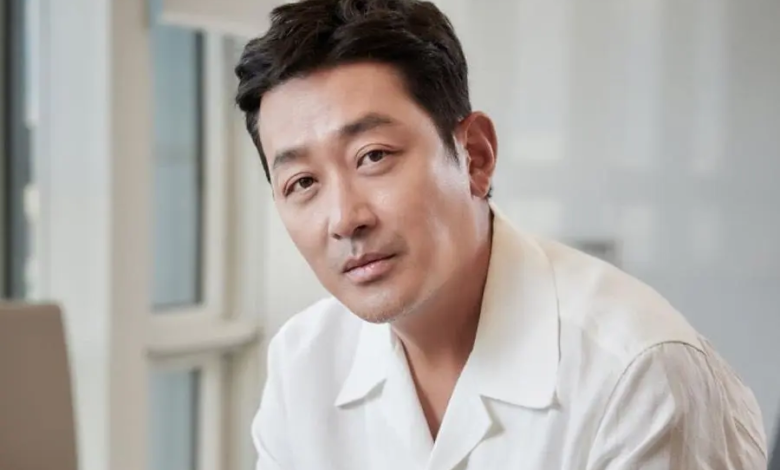 ها جونغ وو يستجيب بحذر لتقارير حفل زفاف في يوليو