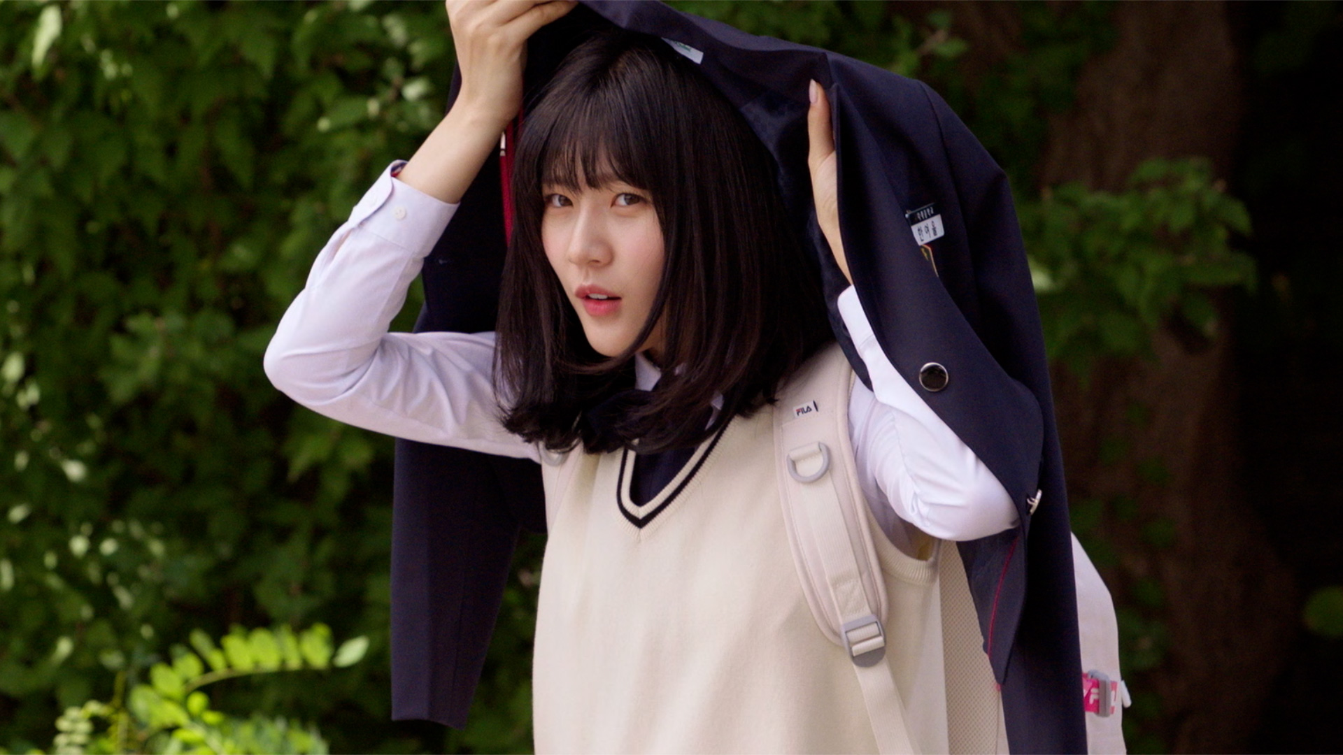 يجتمع كيم ساي رون و لي تشاي مين مجددًا كزملاء في الصف عالقين بين الصداقة والحب الأول في فيلم رومانسي شبابي جديد