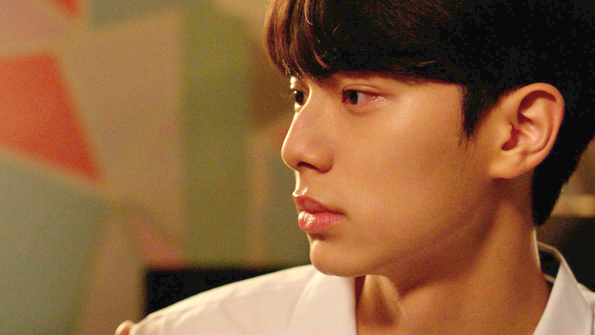 يجتمع كيم ساي رون و لي تشاي مين مجددًا كزملاء في الصف عالقين بين الصداقة والحب الأول في فيلم رومانسي شبابي جديد