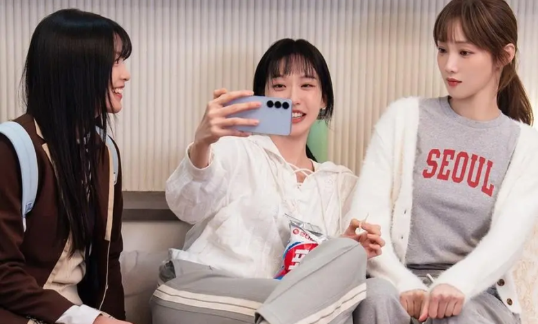 لي سونغ كيونغ و هان جي هيون و اوه يي جو يتحدثون عن دور الأخوات في الدراما الجديدة "في موسمك المشرق - In Your Radiant Season"