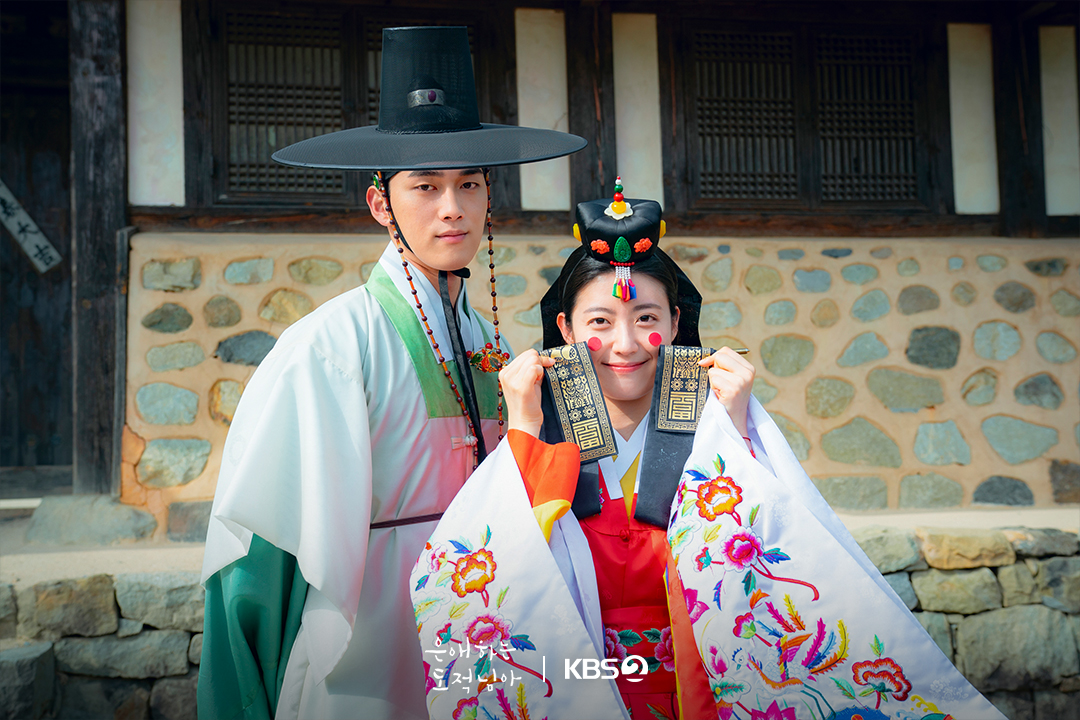 نام جي هيون و مون سانغ مين وغيرهم يظهرون كيمياء رائعة خلف كواليس دراما "إلى لصتي الحبيبة - To My Beloved Thief"