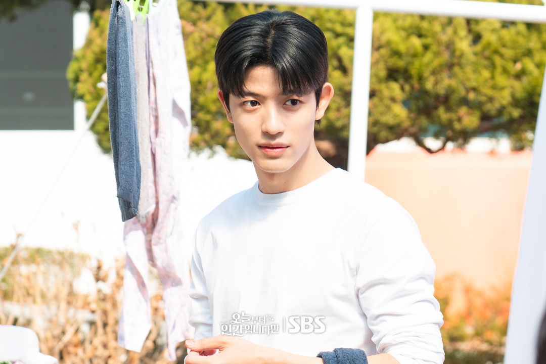 تواصل كيم هاي يون و لومون أعمالهما الخيرية نيابة عن لي سي وو في مسلسل "حكاية بلا ذيول - No Tail To Tell"