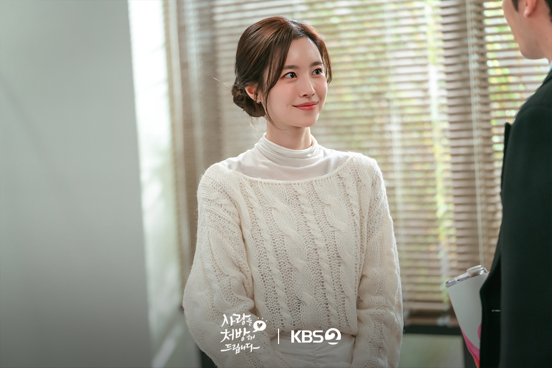 يجتمع جين سي يون و بارك كي وونغ مجدداً في مكان العمل بطريقة محرجة بعد قضاء ليلة معاً في مسلسل "وصفة للحب - Recipe For Love"